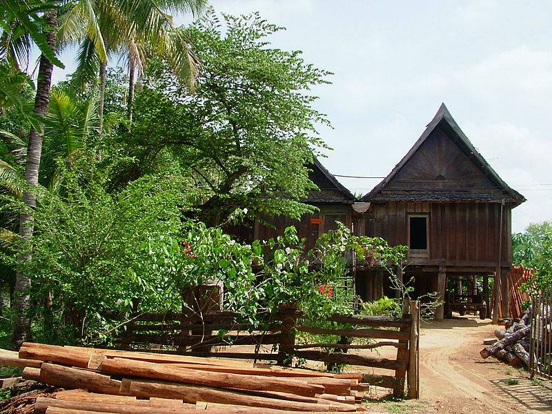 800px-lao_stilt_house_in_ban_don