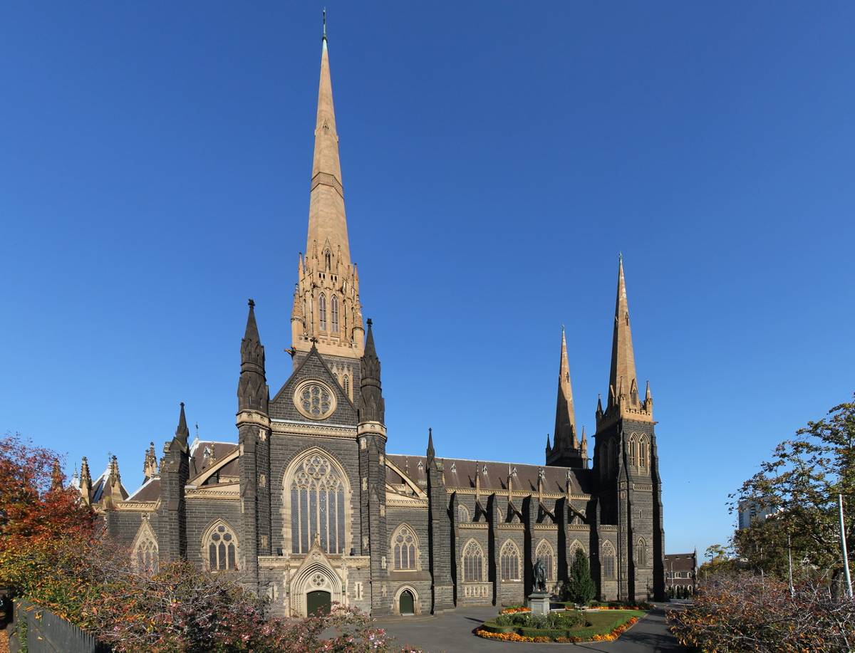 mua-dong-o-uc-co-lanh-khong-3-st-patricks-cathedral-gothic
