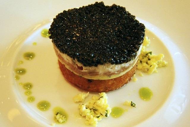 du-lich-nga-tu-tuc-banh-mi-den-voi-caviar