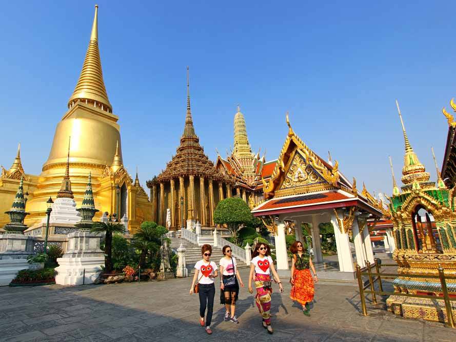 nhung-dia-diem-thu-vi-o-bangkok-grand-palace-entrance