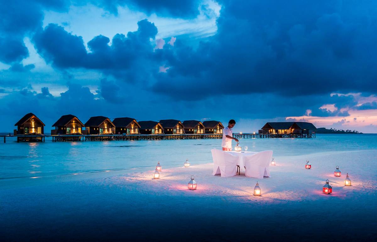 nen-o-resort-nao-o-maldives-hi-079169-64780086-candlelit-beach-dinner