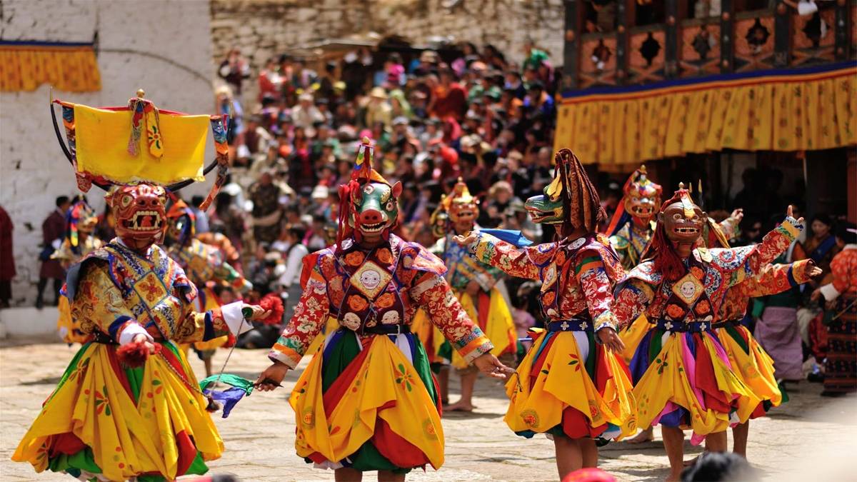 choi-gi-o-bhutan-mask-dance-in-a-festival-in-bhutan