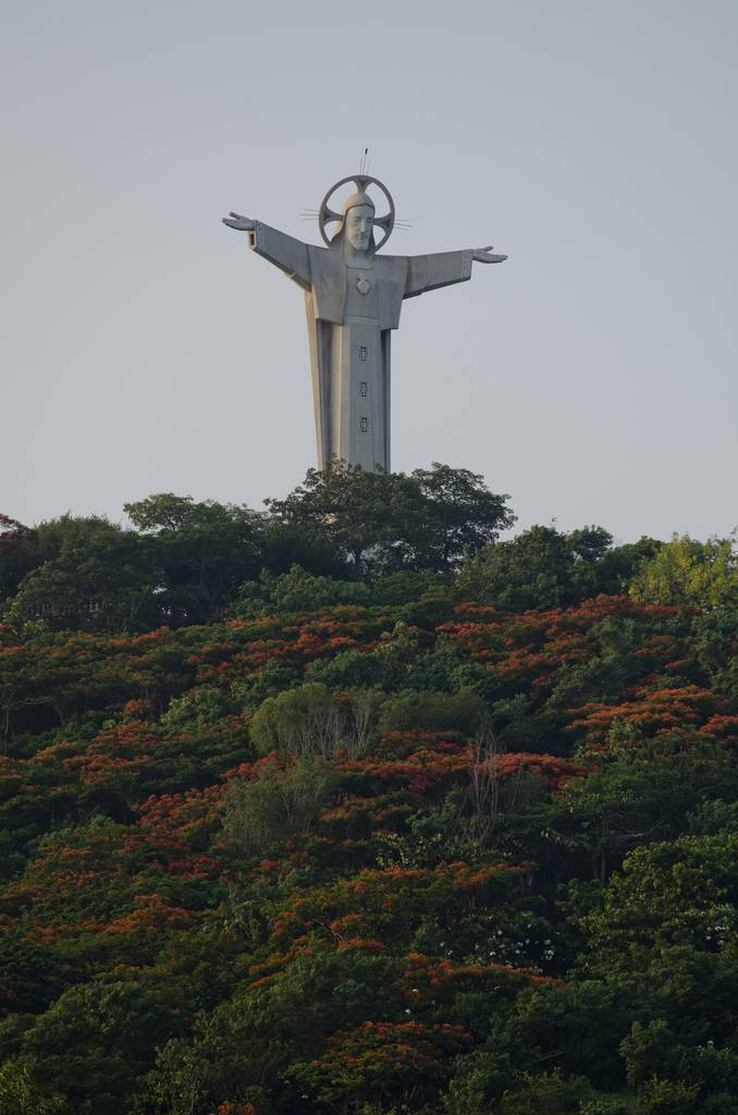 tuong-chua-lon-nhat-the-gioi-tallest-biggest-statue-of-jesus-in-the-world-21